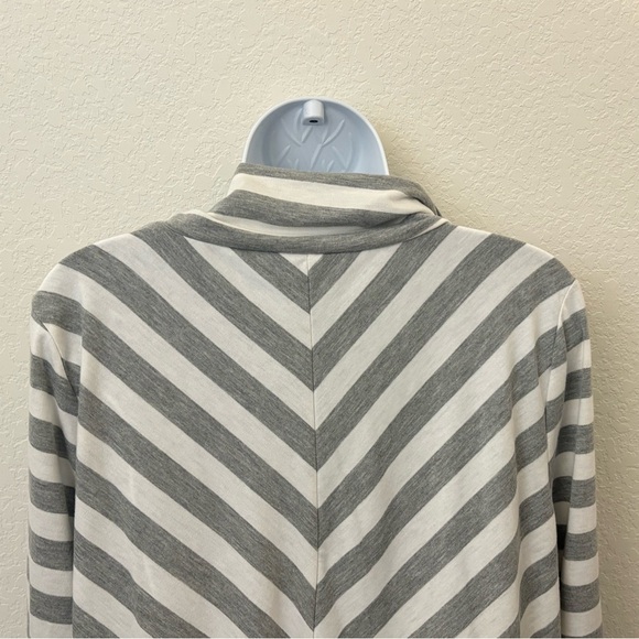 Women’s Avenue Sweater Size 16 Thin Knit Long Sleeve Cowl Neck Gray Striped​ - Picture 6 of 9
